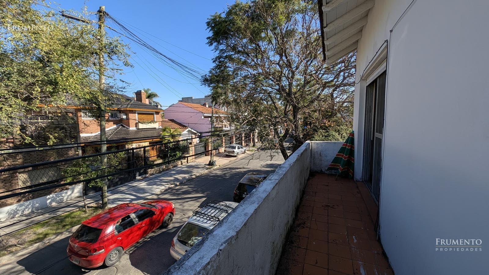 HOUSE WITH SEPARATE APARTMENT IN OLIVOS, COURTYARD, DOUBLE GARAGE, BALCONY, AND TERRACE