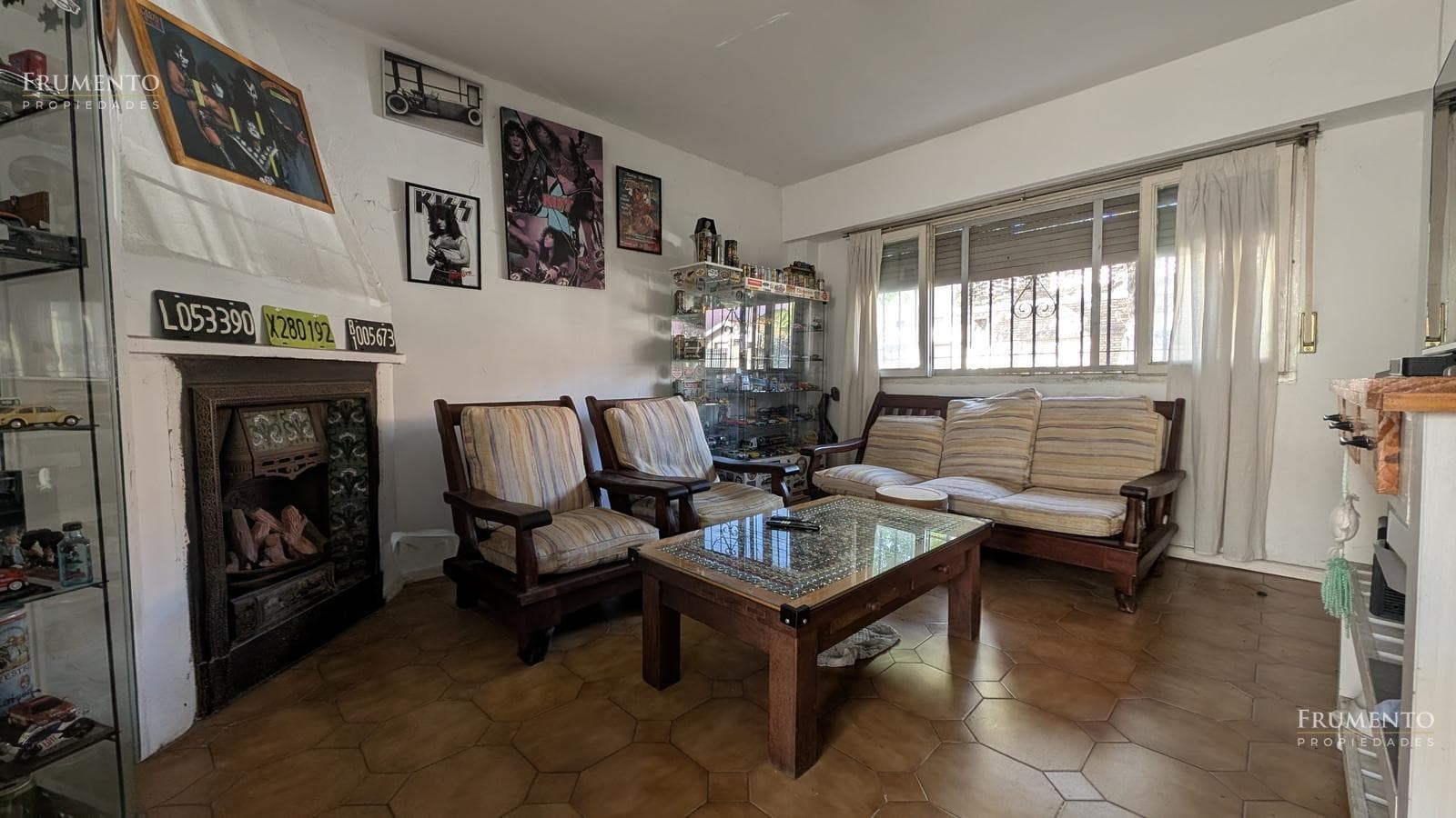 HOUSE WITH SEPARATE APARTMENT IN OLIVOS, COURTYARD, DOUBLE GARAGE, BALCONY, AND TERRACE