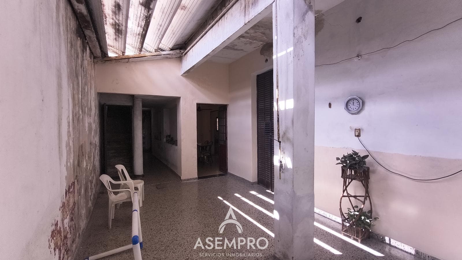 Ideal commercial property with excellent accessibility