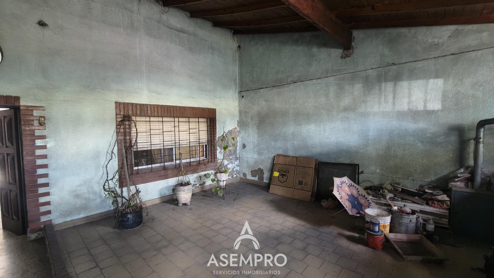 Ideal commercial property with excellent accessibility
