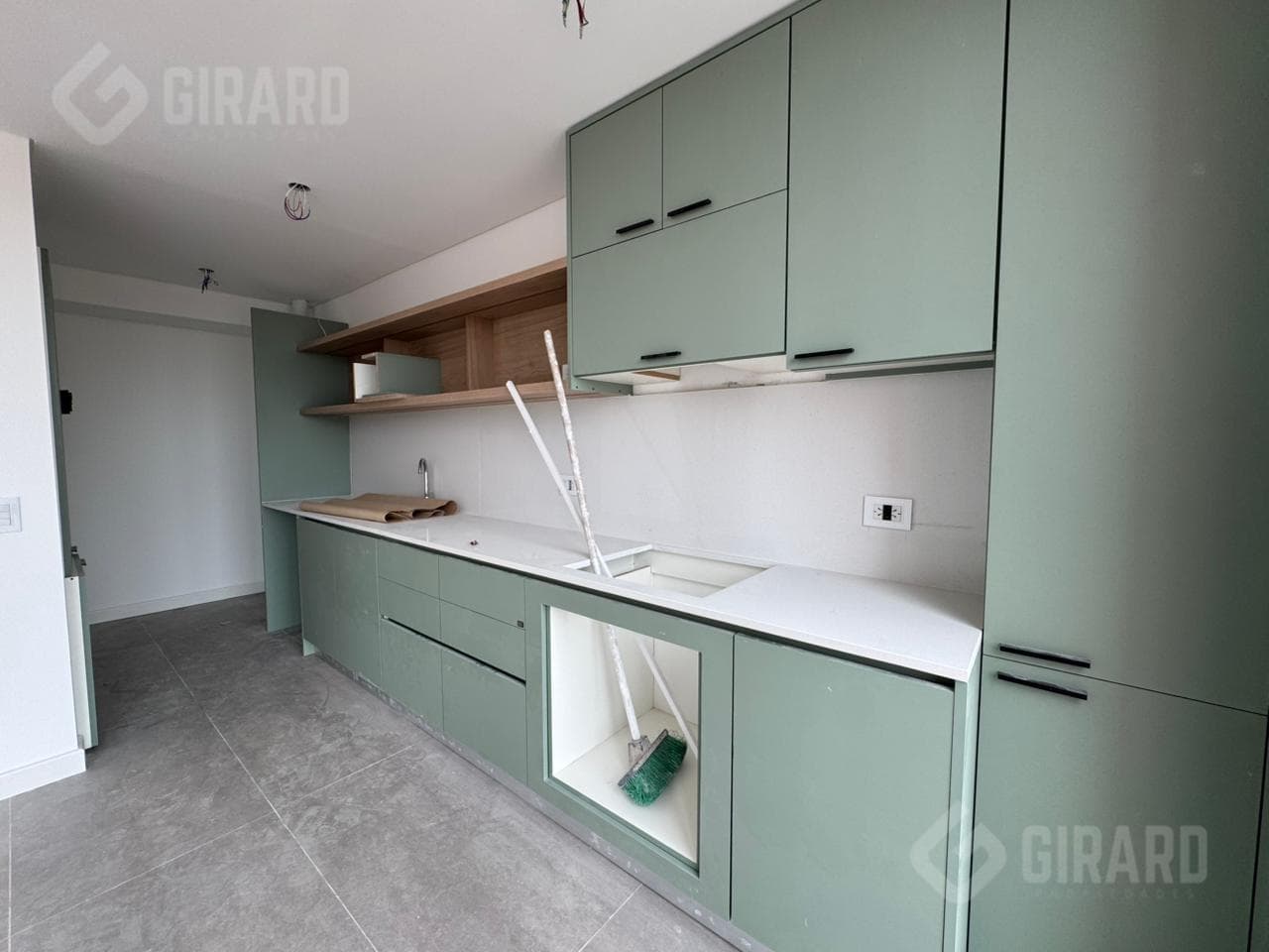 Duplex for sale in an apartment building with a private terrace in the Chauvin area