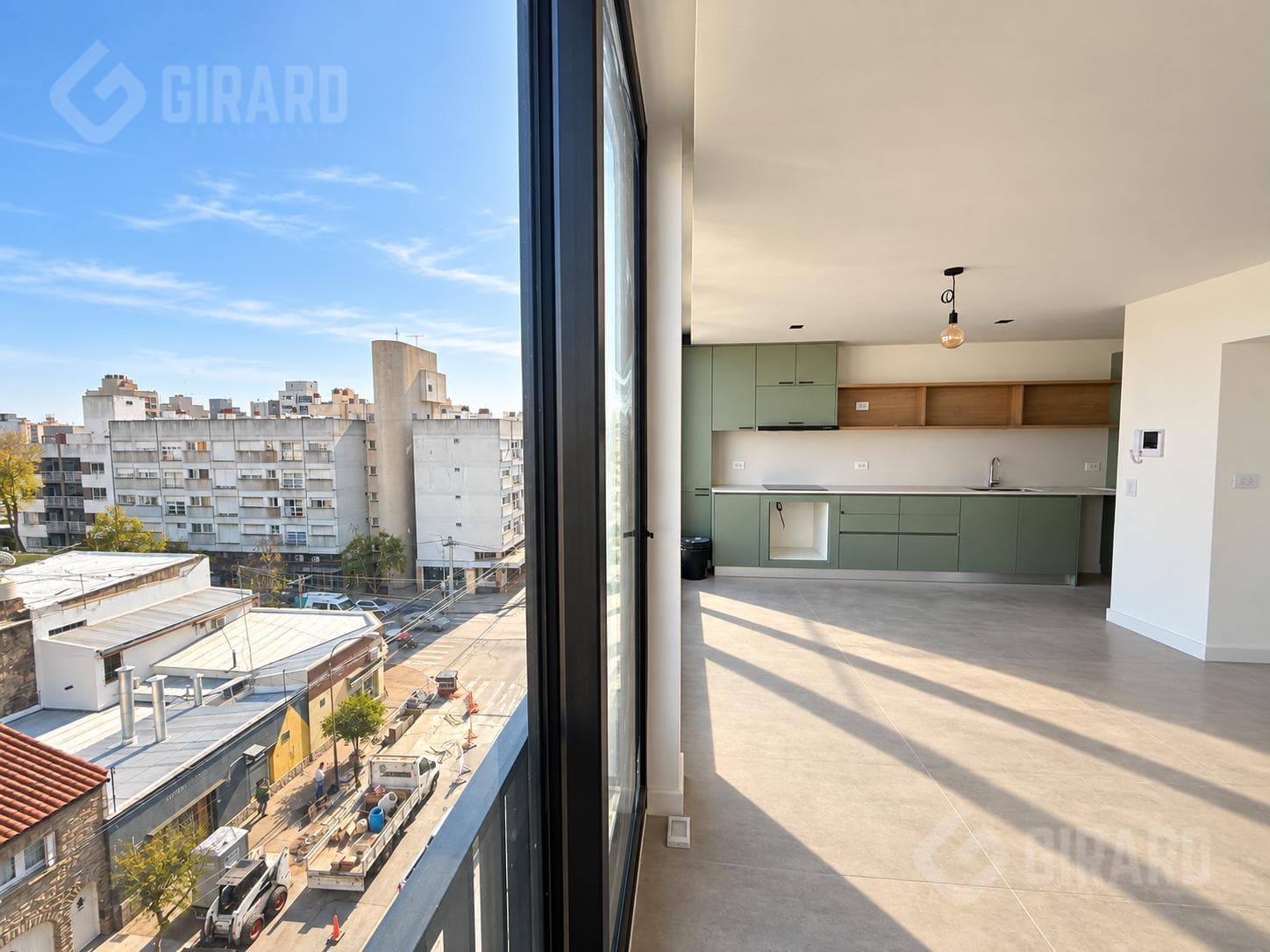 Duplex for sale in an apartment building with a private terrace in the Chauvin area
