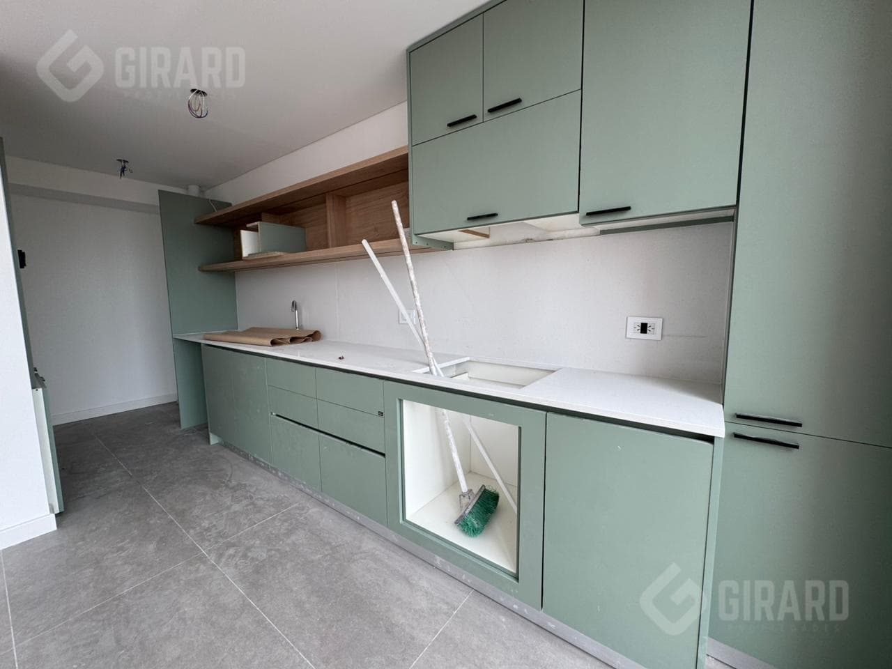 Duplex for sale in an apartment building with a private terrace in the Chauvin area