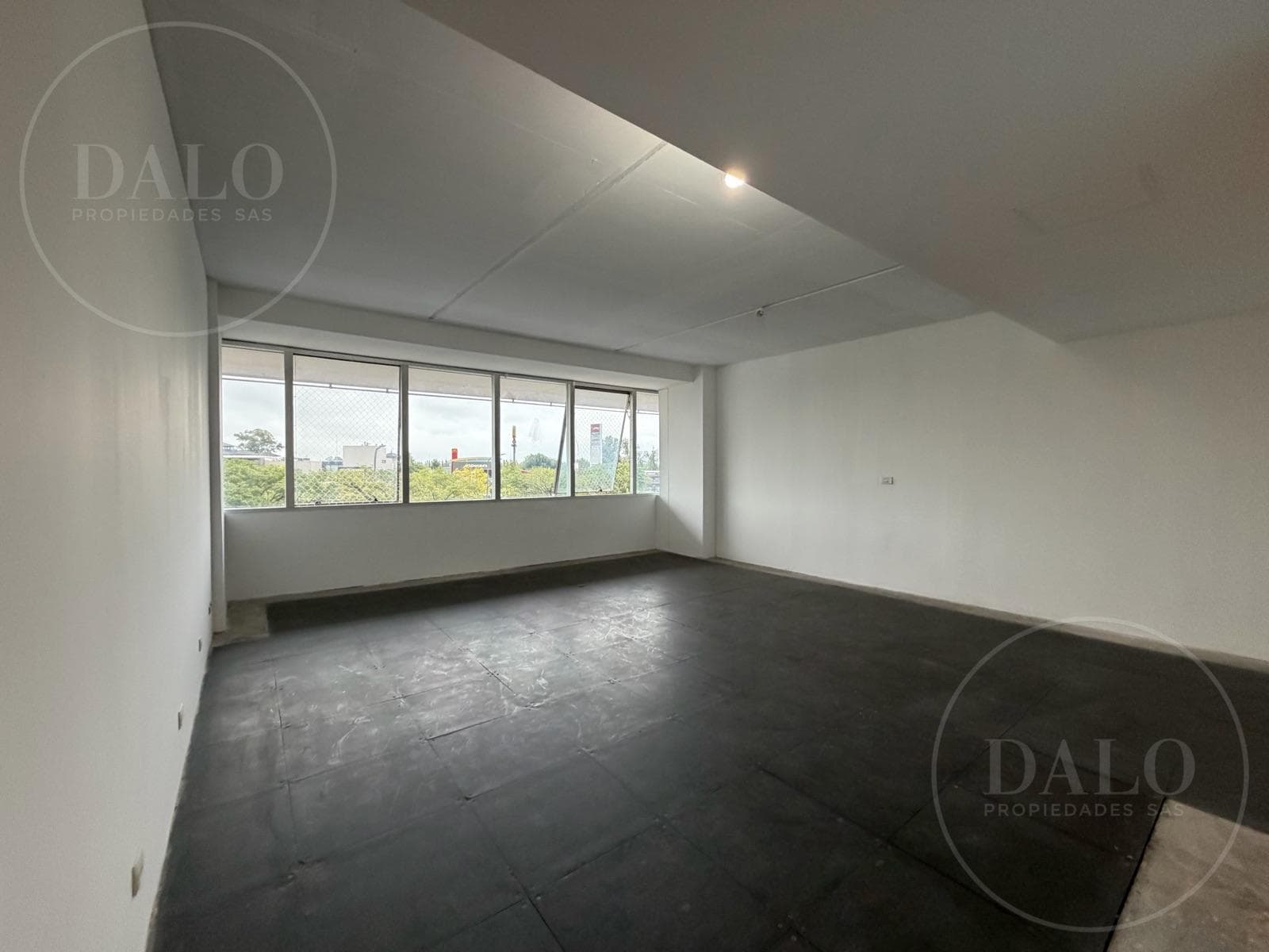Office for Rent in a Shopping Center, Nordelta