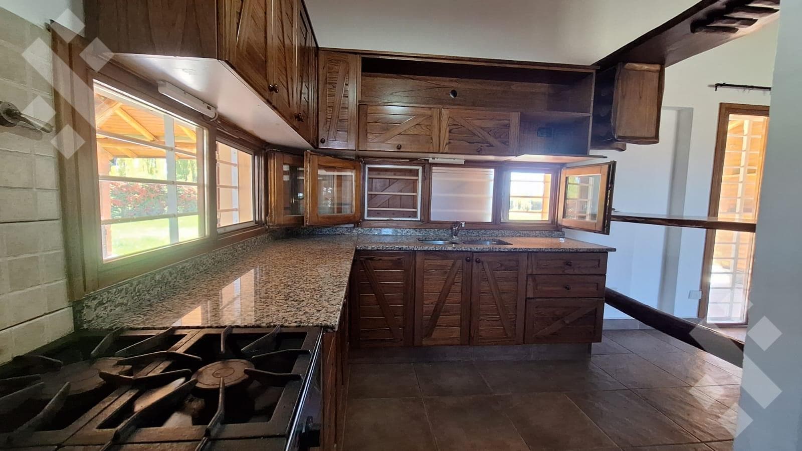 HOUSE FOR SALE IN THE KNUDSEN NEIGHBORHOOD