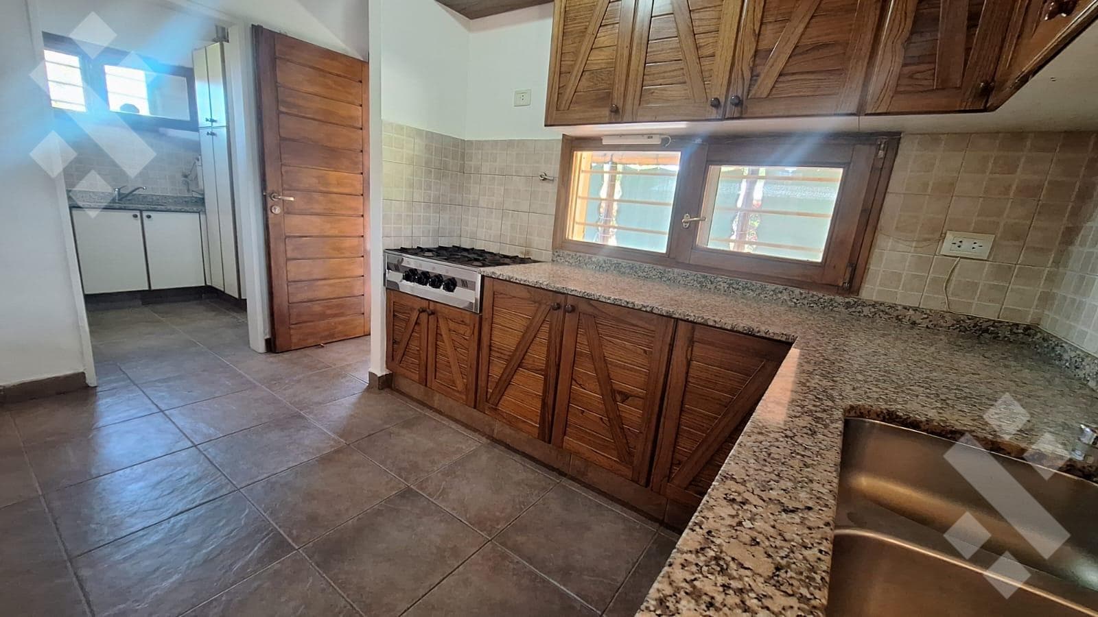 HOUSE FOR SALE IN THE KNUDSEN NEIGHBORHOOD