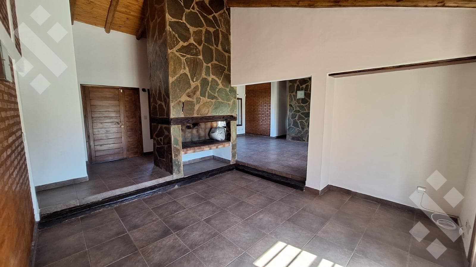 HOUSE FOR SALE IN THE KNUDSEN NEIGHBORHOOD