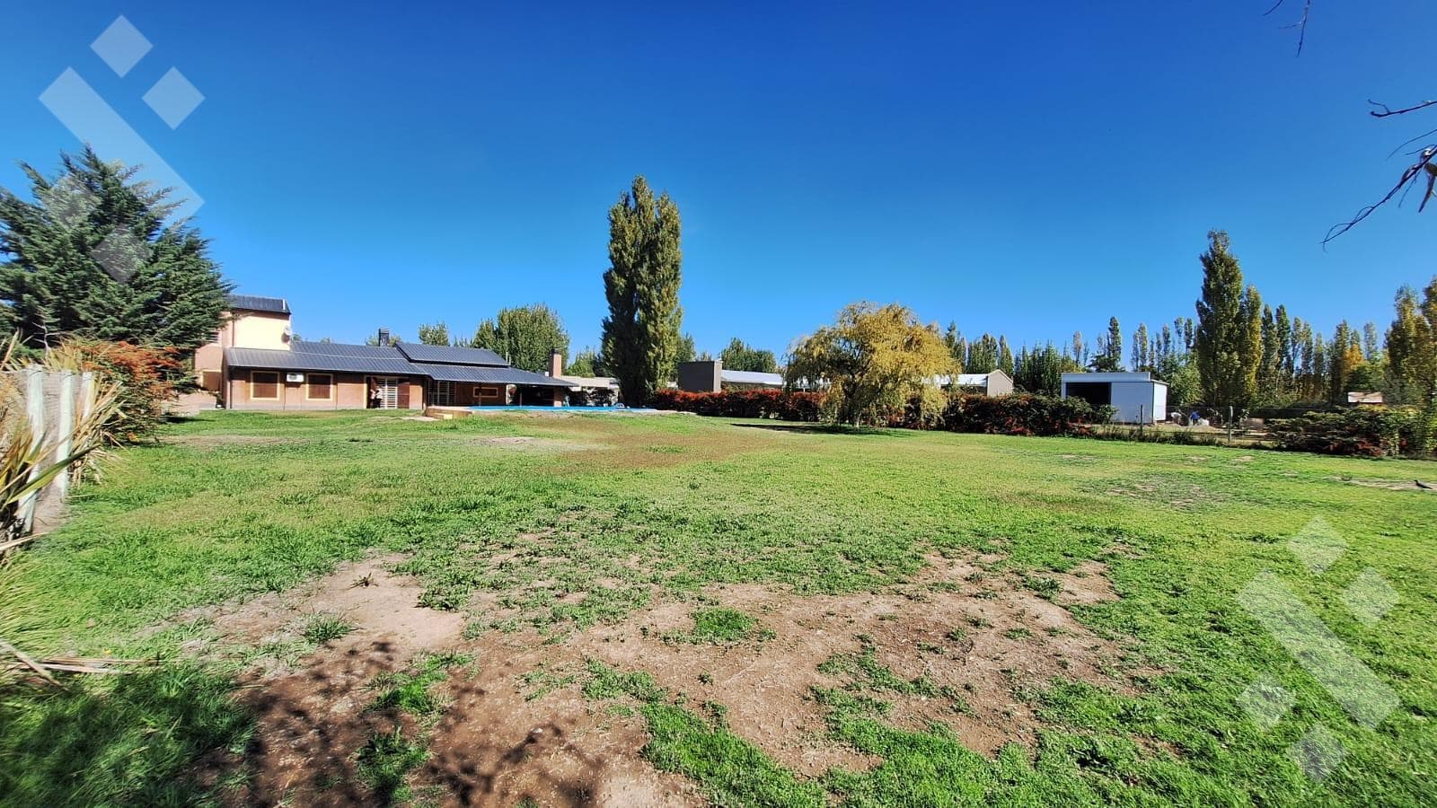 HOUSE FOR SALE IN THE KNUDSEN NEIGHBORHOOD