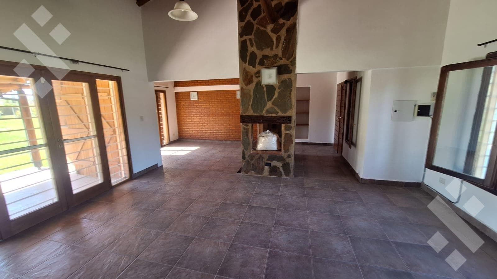 HOUSE FOR SALE IN THE KNUDSEN NEIGHBORHOOD
