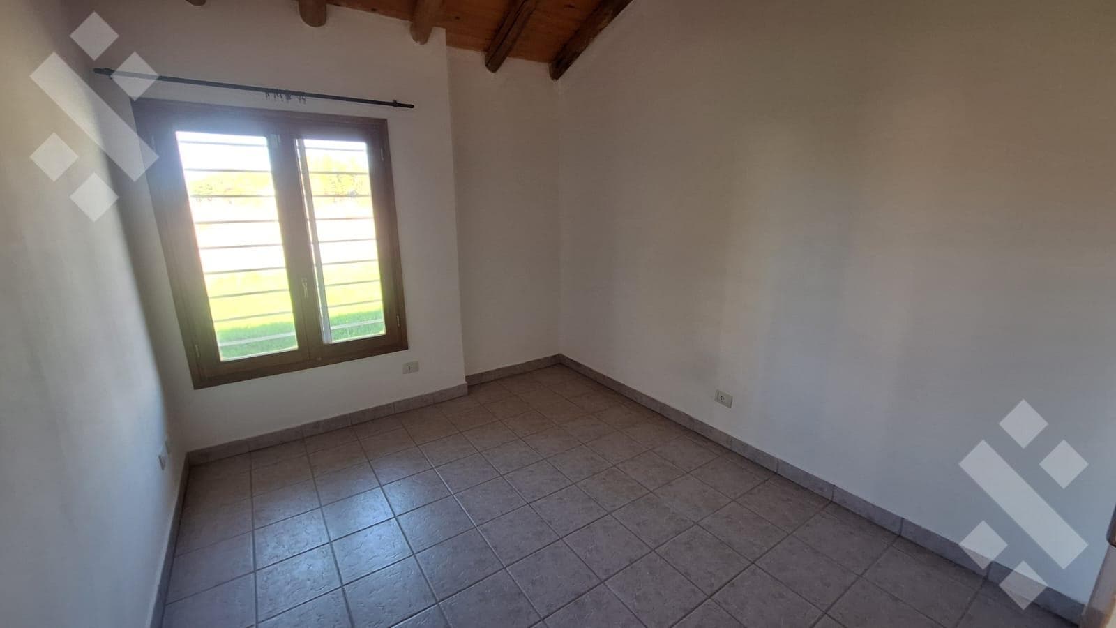 HOUSE FOR SALE IN THE KNUDSEN NEIGHBORHOOD