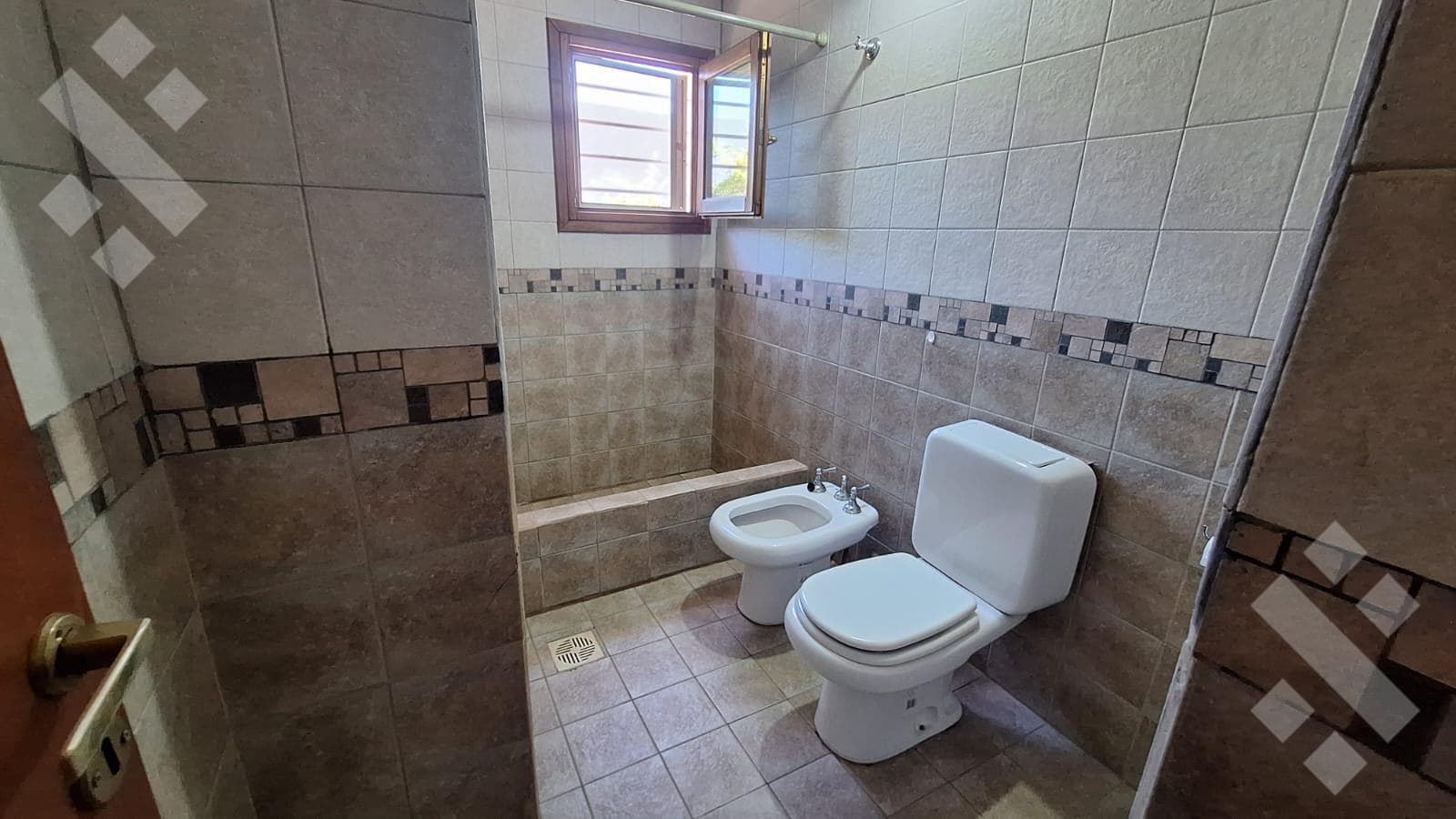HOUSE FOR SALE IN THE KNUDSEN NEIGHBORHOOD
