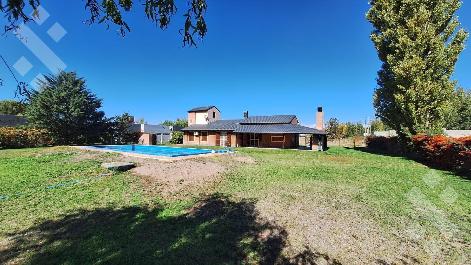 HOUSE FOR SALE IN THE KNUDSEN NEIGHBORHOOD