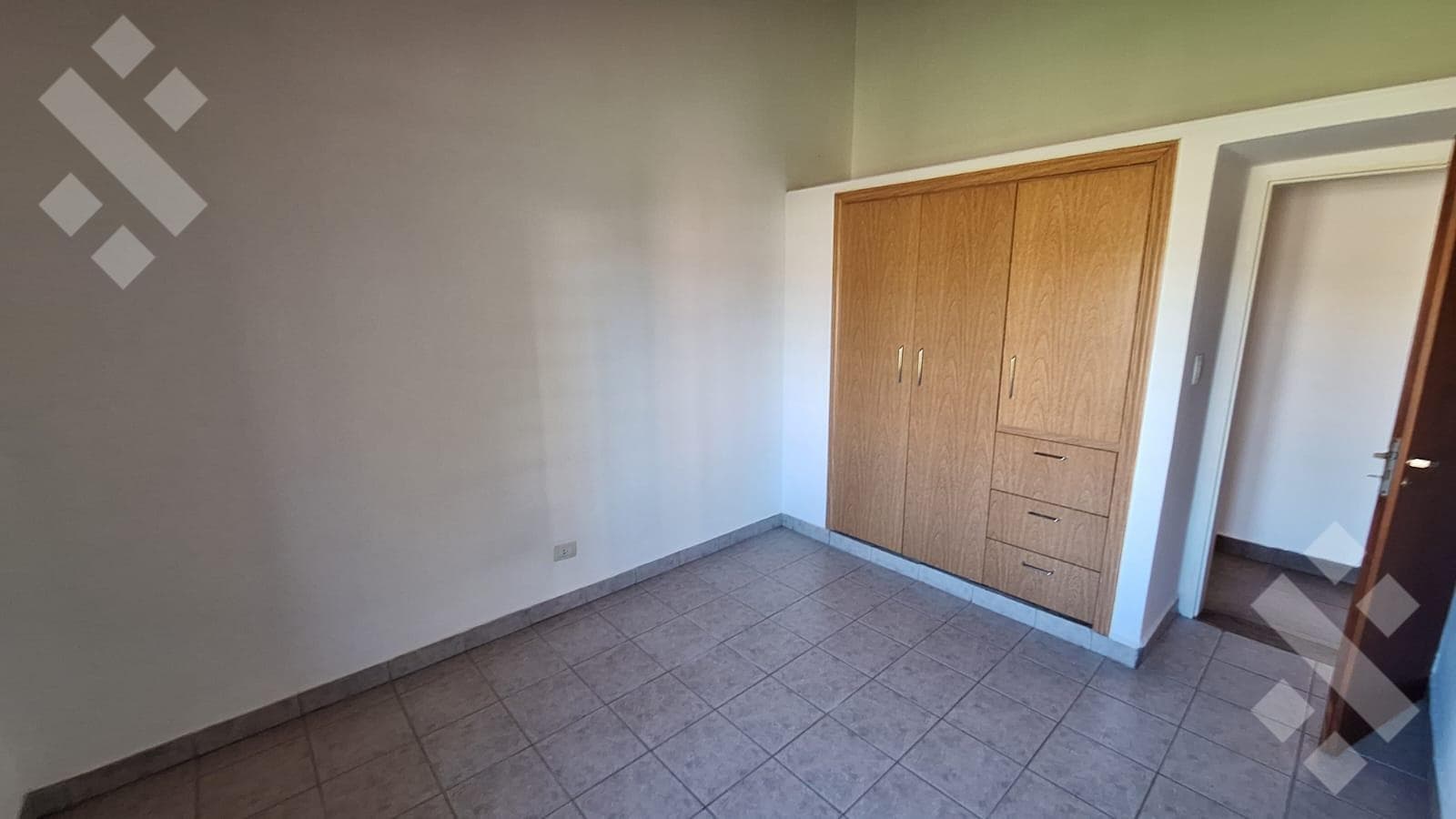 HOUSE FOR SALE IN THE KNUDSEN NEIGHBORHOOD
