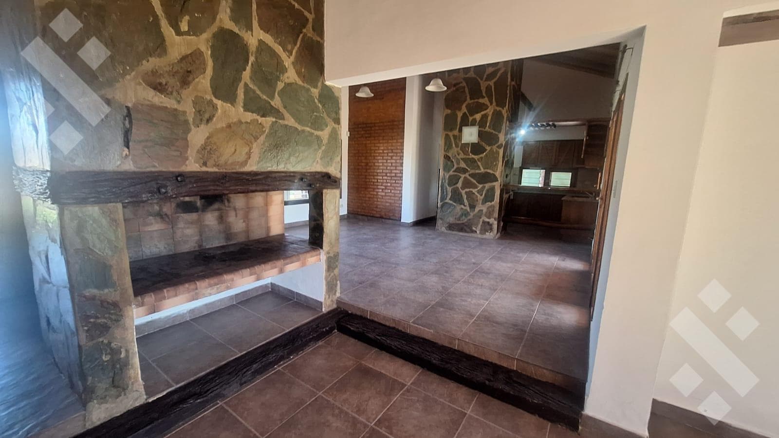 HOUSE FOR SALE IN THE KNUDSEN NEIGHBORHOOD
