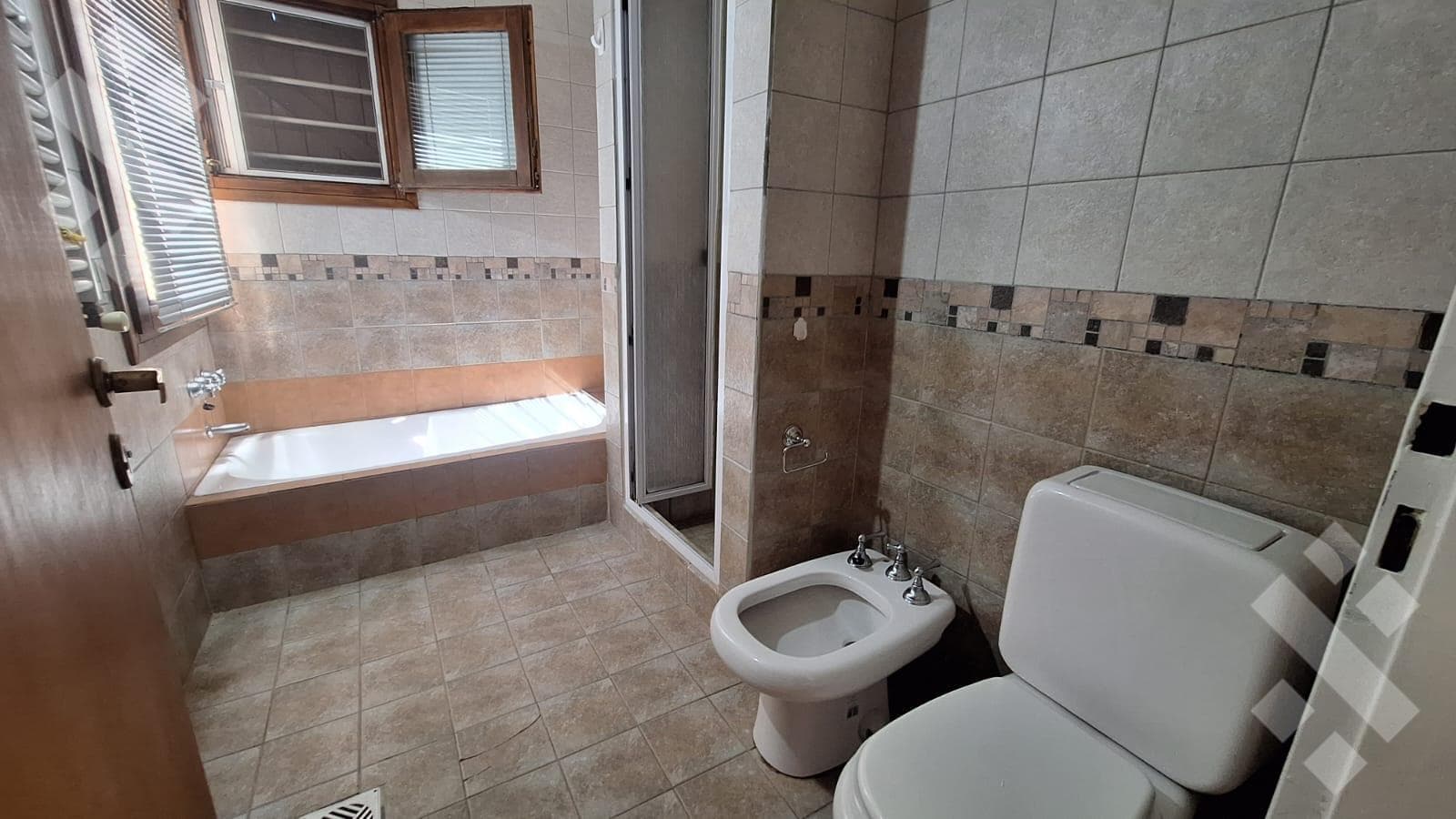 HOUSE FOR SALE IN THE KNUDSEN NEIGHBORHOOD