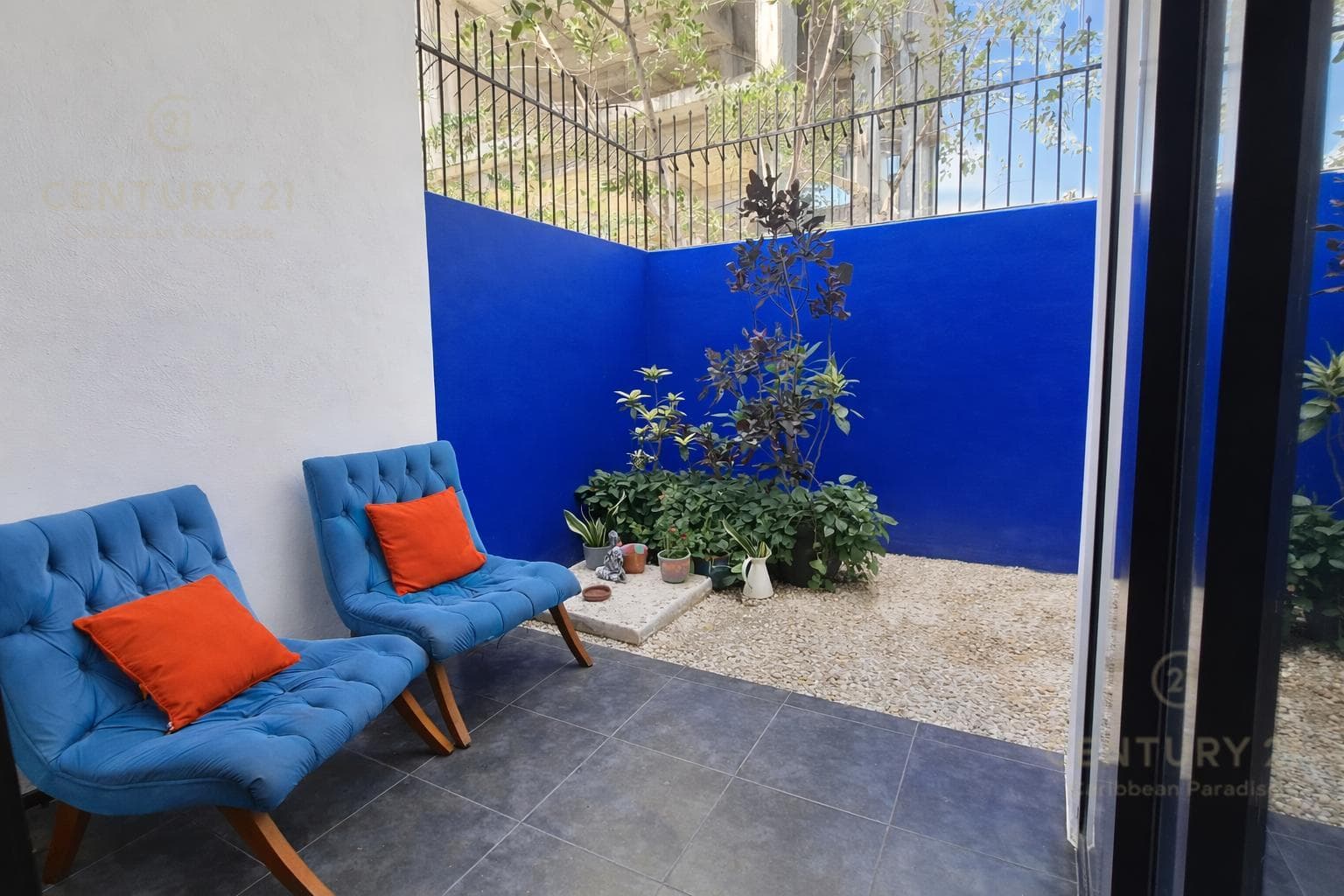House for sale with extra land, a hot tub, and a private pool in Playa del Sol, Playa del Carmen P4568