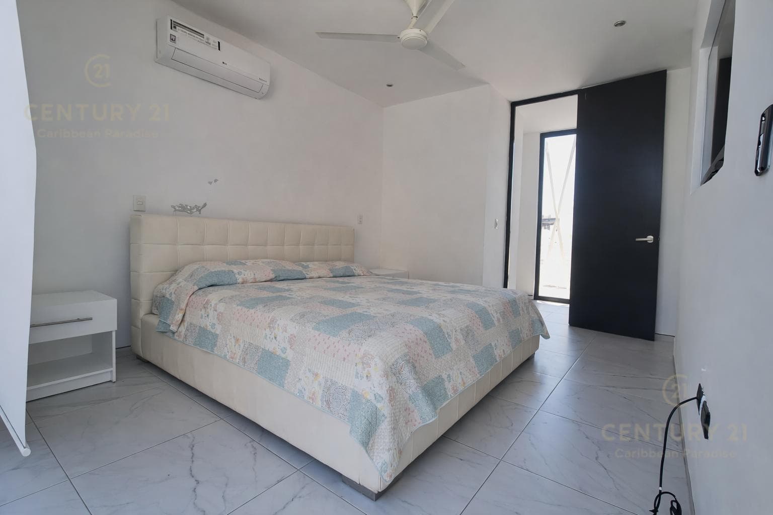 House for sale with extra land, a hot tub, and a private pool in Playa del Sol, Playa del Carmen P4568