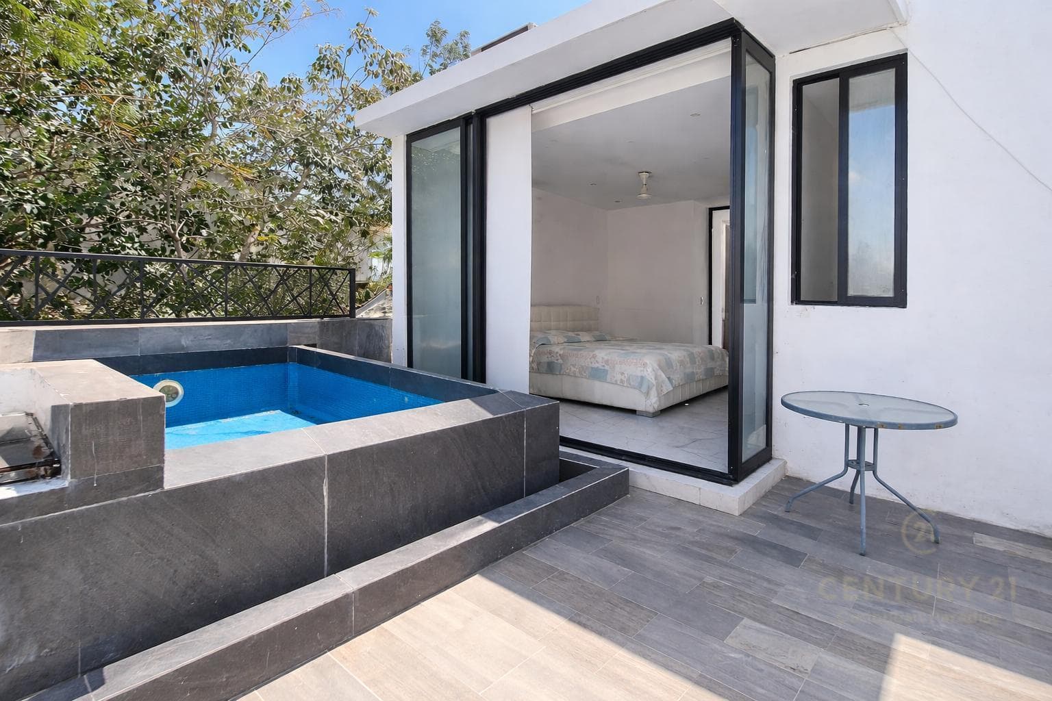 House for sale with extra land, a hot tub, and a private pool in Playa del Sol, Playa del Carmen P4568