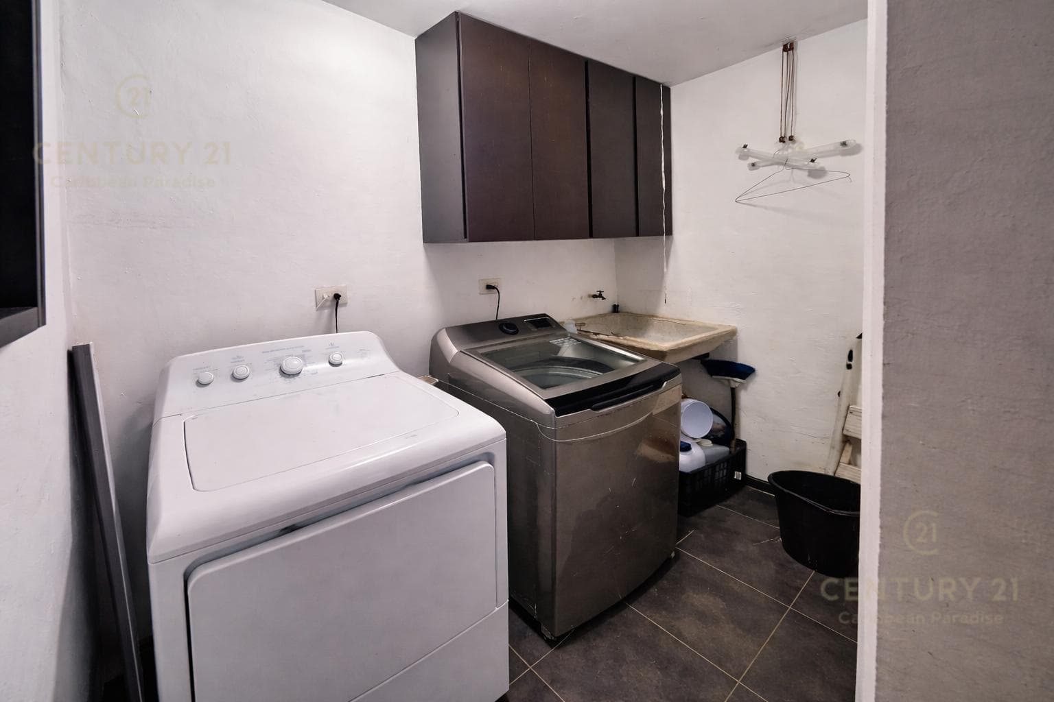 House for sale with extra land, a hot tub, and a private pool in Playa del Sol, Playa del Carmen P4568