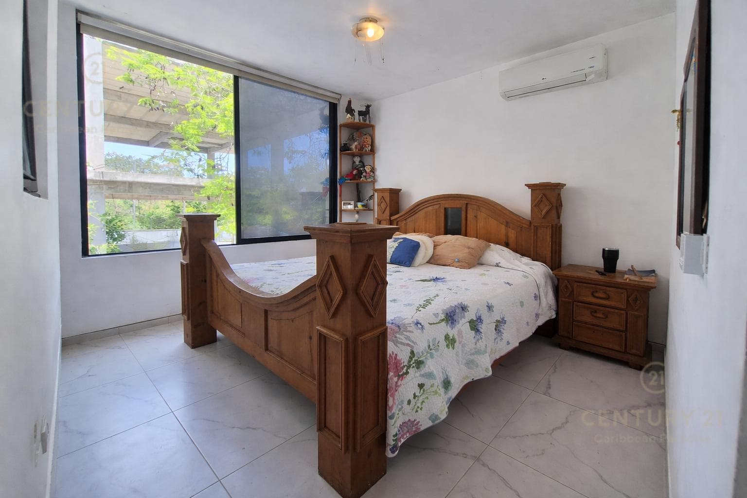 House for sale with extra land, a hot tub, and a private pool in Playa del Sol, Playa del Carmen P4568