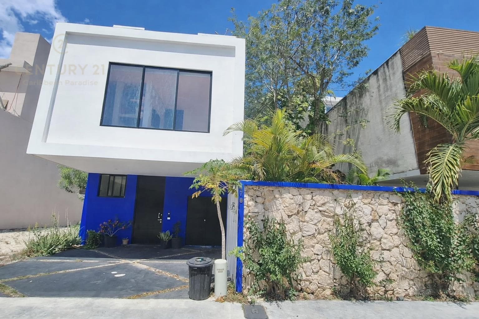 House for sale with extra land, a hot tub, and a private pool in Playa del Sol, Playa del Carmen P4568