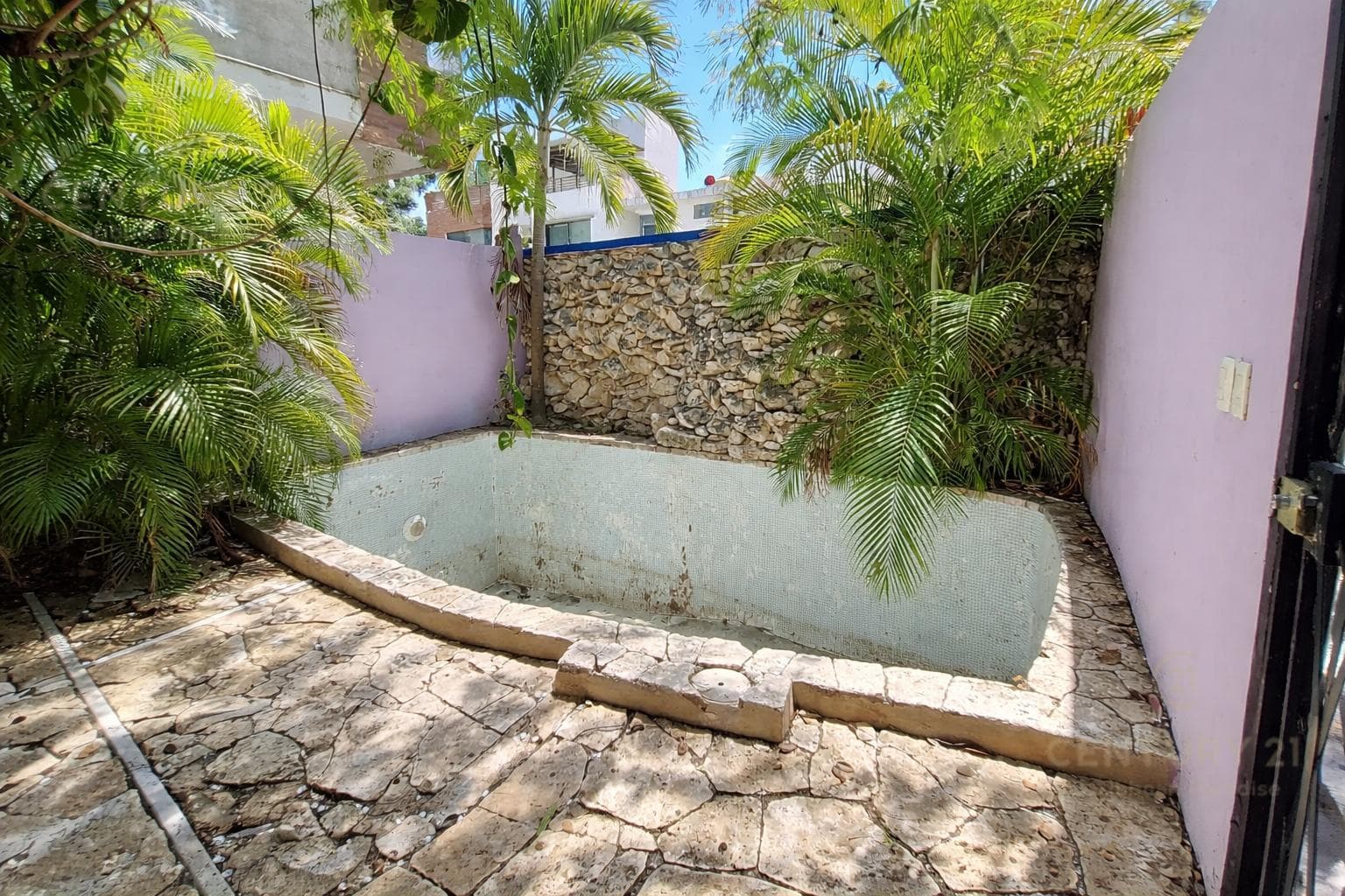 House for sale with extra land, a hot tub, and a private pool in Playa del Sol, Playa del Carmen P4568