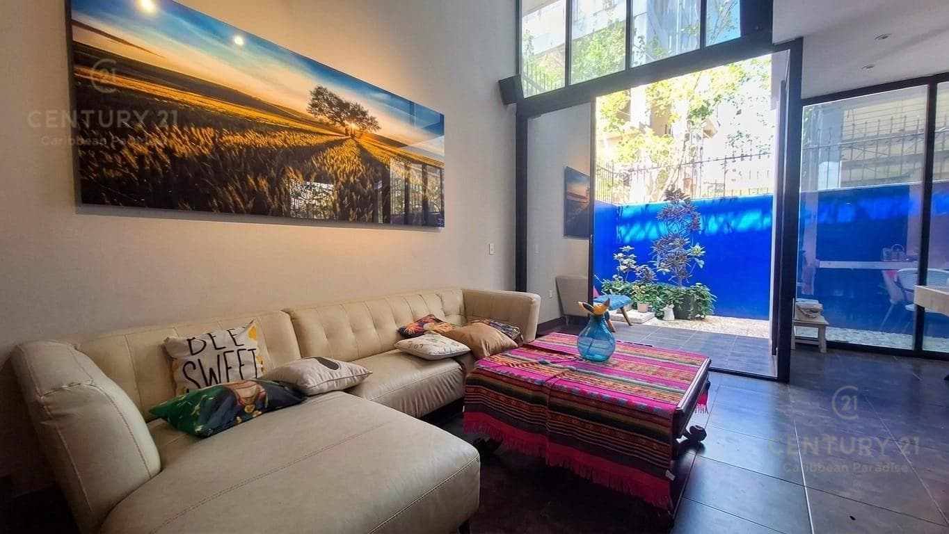 House for sale with extra land, a hot tub, and a private pool in Playa del Sol, Playa del Carmen P4568