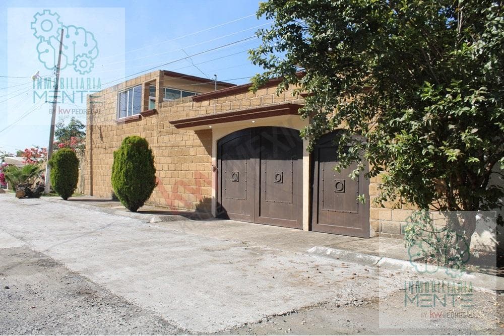 HOUSE FOR SALE IN THE REAL DE OAXTEPEC SUBDIVISION, MORELOS