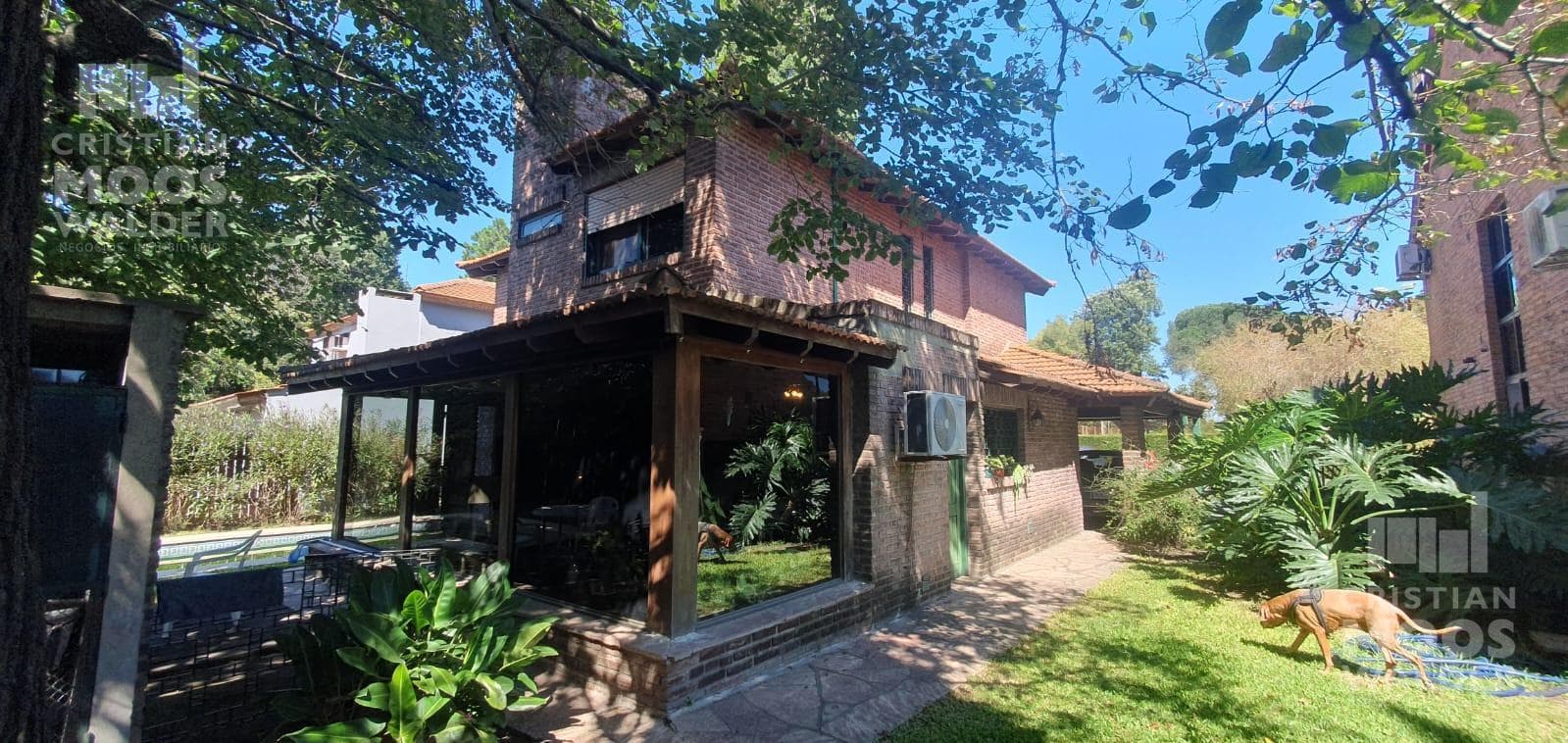 House in Maschwitz Club