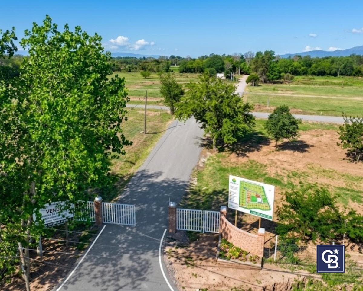 588 m² lot for sale in a cul-de-sac in the semi-gated Las Lomas de Escobar neighborhood