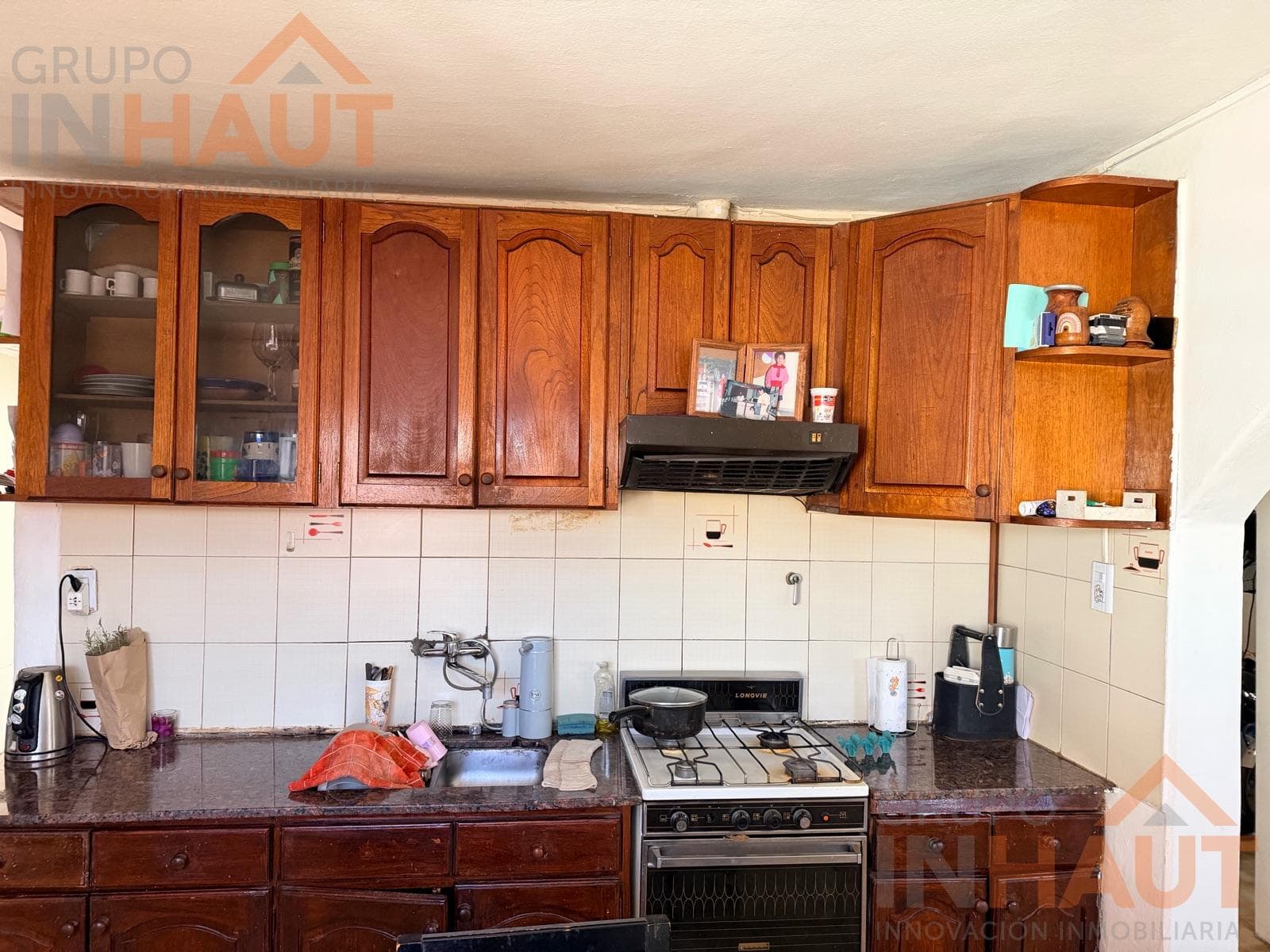 3-bedroom house for sale, suitable for commercial and professional use