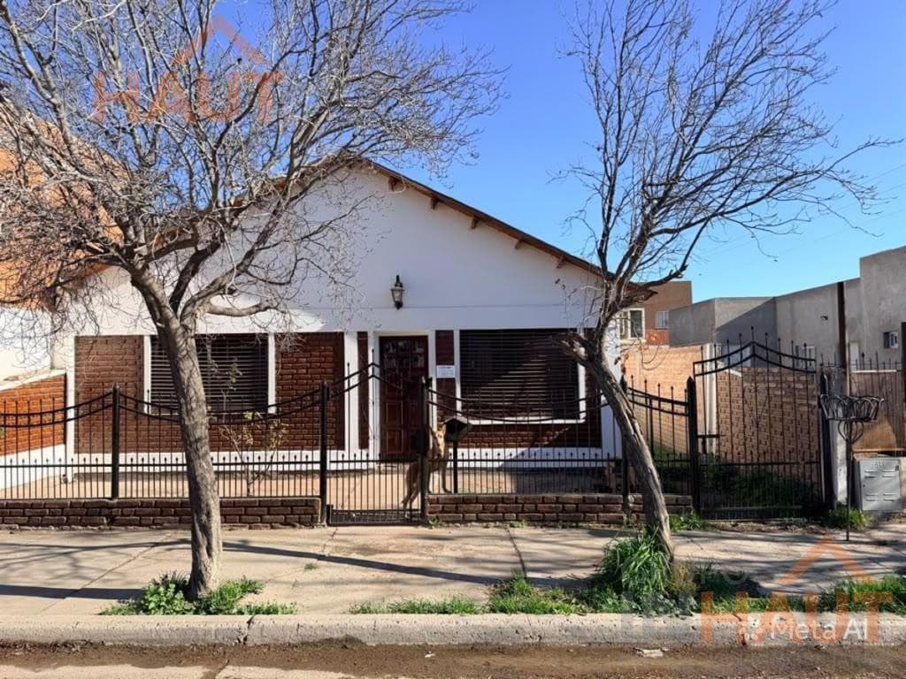 3-bedroom house for sale, suitable for commercial and professional use