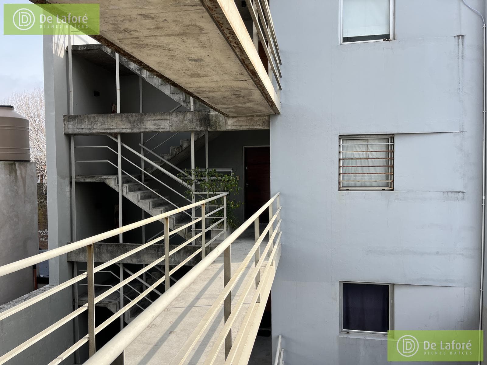 For Sale - 2-room apartment in Victoria with a balcony and a parking space