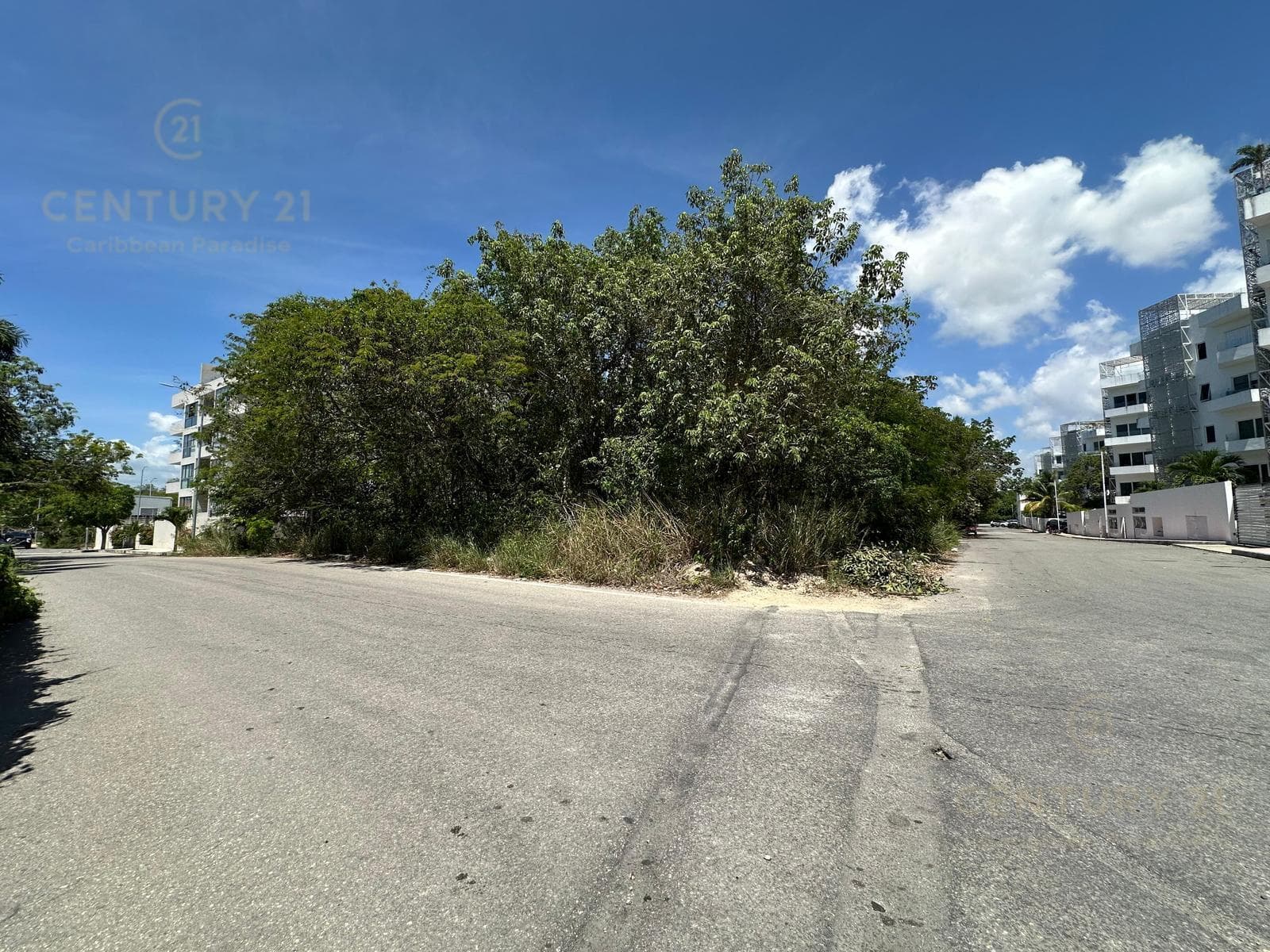 Development-ready lot for sale, H3 zoning, in an excellent location | Ejido Sur, Playa del Carmen | P4564