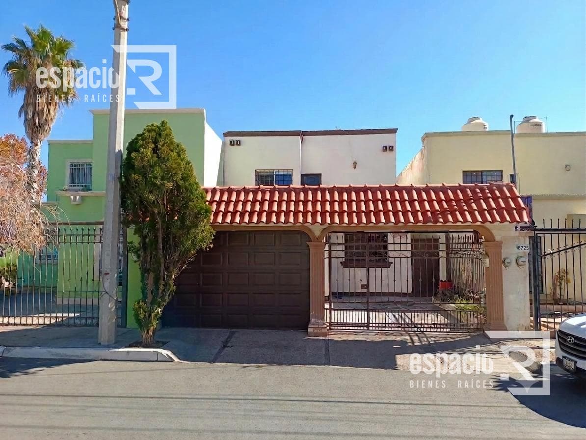 HOUSE FOR SALE WITH A BEDROOM ON THE GROUND FLOOR IN PASEOS DE CHIHUAHUA