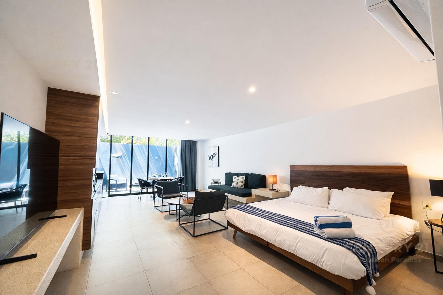 Spacious 71-square-meter studio for sale in Riva, just steps from the ocean in Playa del Carmen P4569