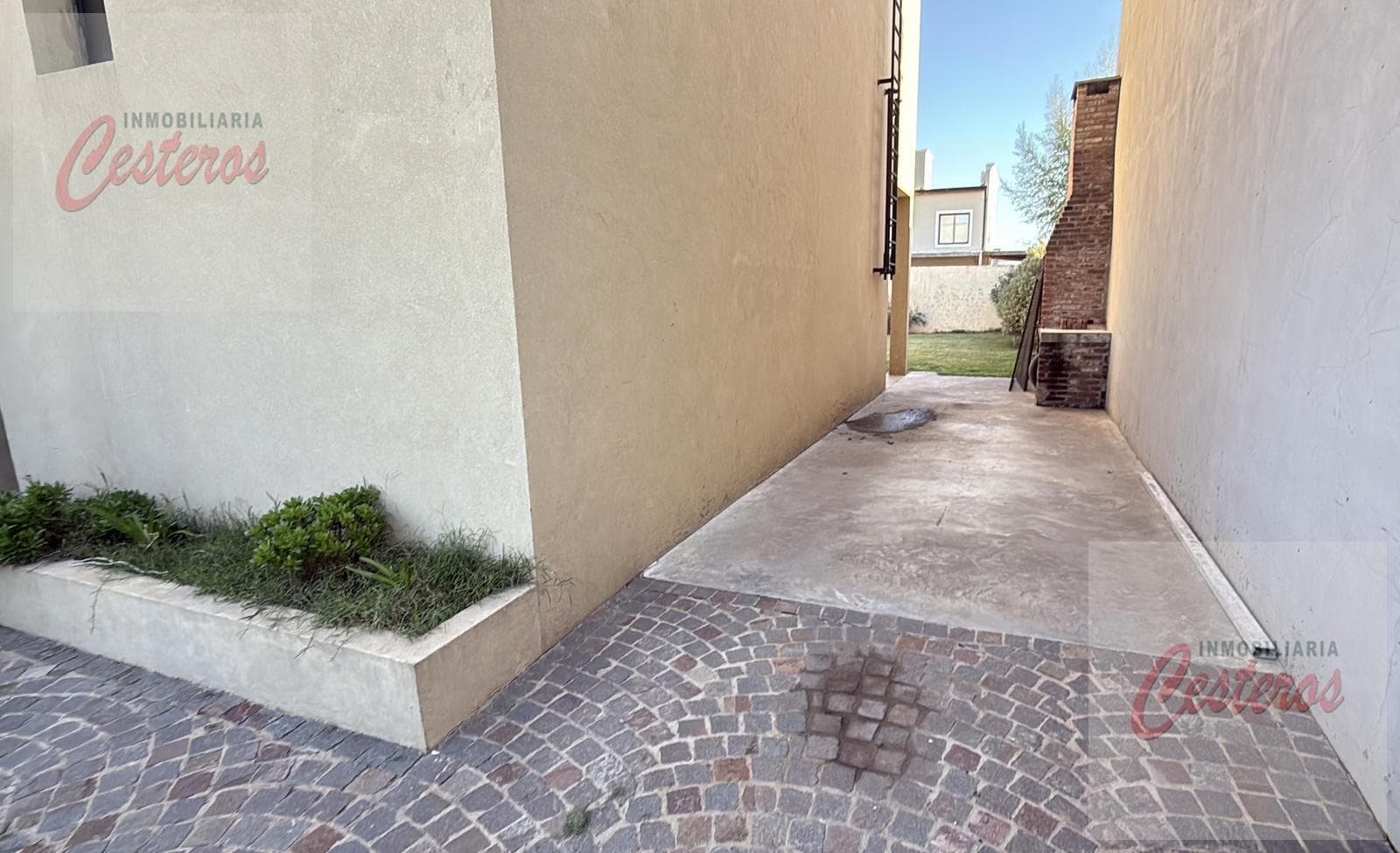 House for sale at 251 Martín Jorge Guise Street, between Santa Fe and Tucumán