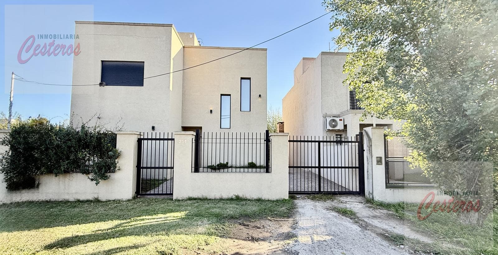 House for sale at 251 Martín Jorge Guise Street, between Santa Fe and Tucumán