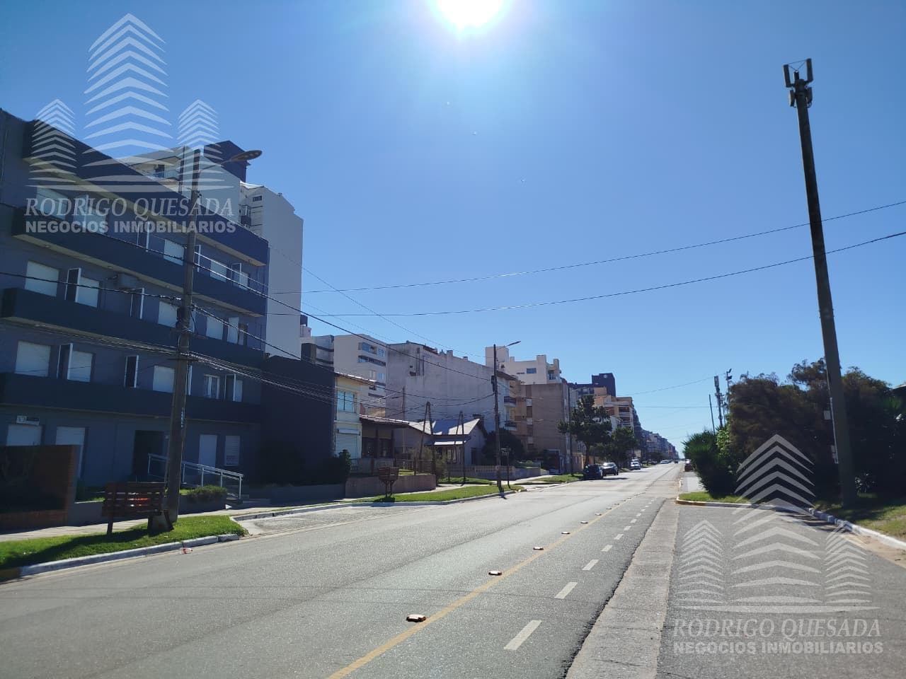 2-room apartment with covered parking and an excellent ocean view!! 2nd floor (access via stairs)