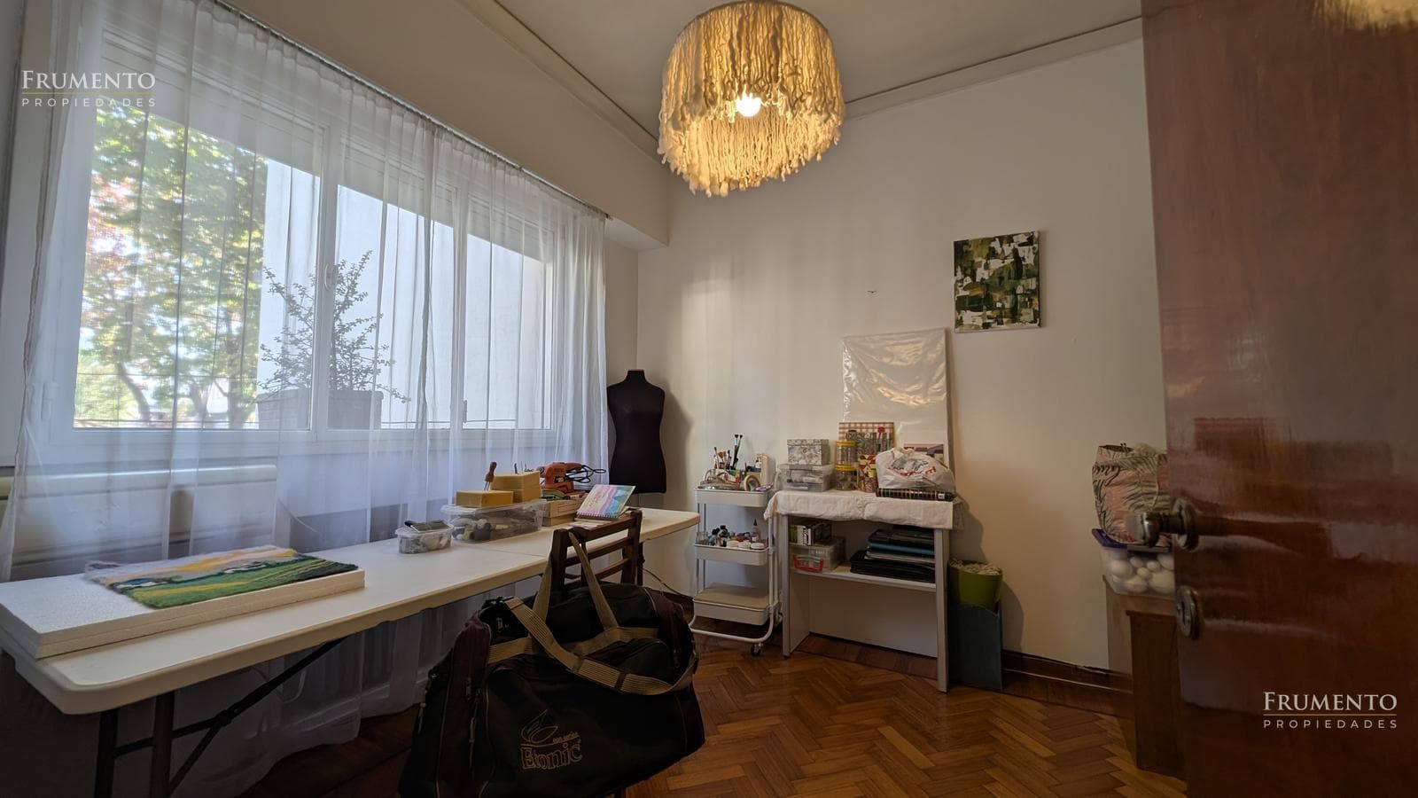 5-Room House with Garden and Pool in Florida, Just a Few Meters from Maipu Avenue