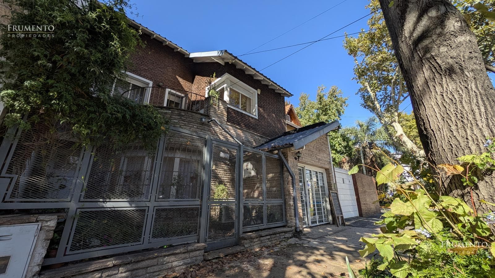 5-Room House with Garden and Pool in Florida, Just a Few Meters from Maipu Avenue