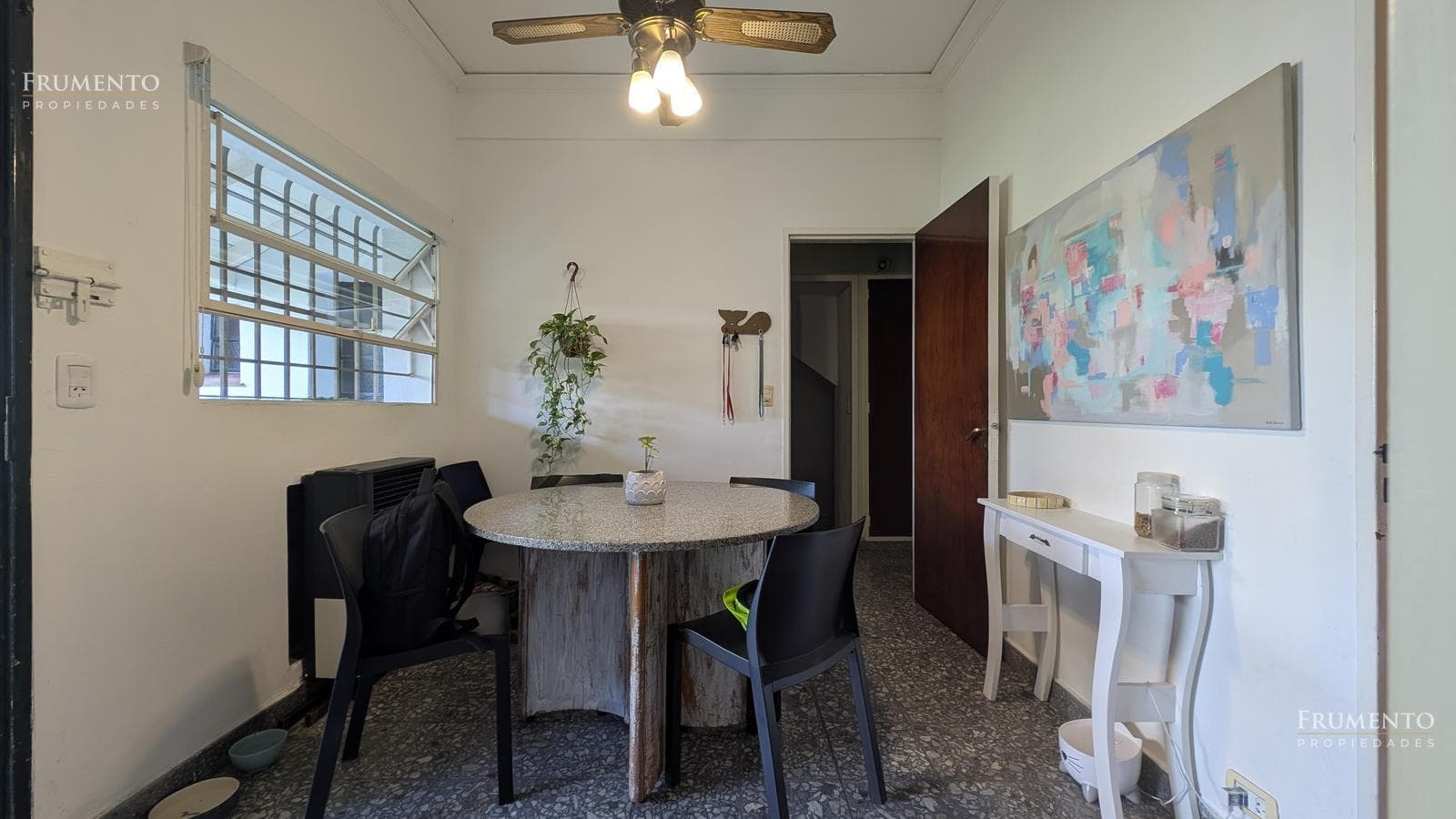 5-Room House with Garden and Pool in Florida, Just a Few Meters from Maipu Avenue