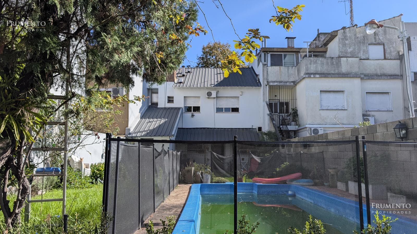 5-Room House with Garden and Pool in Florida, Just a Few Meters from Maipu Avenue
