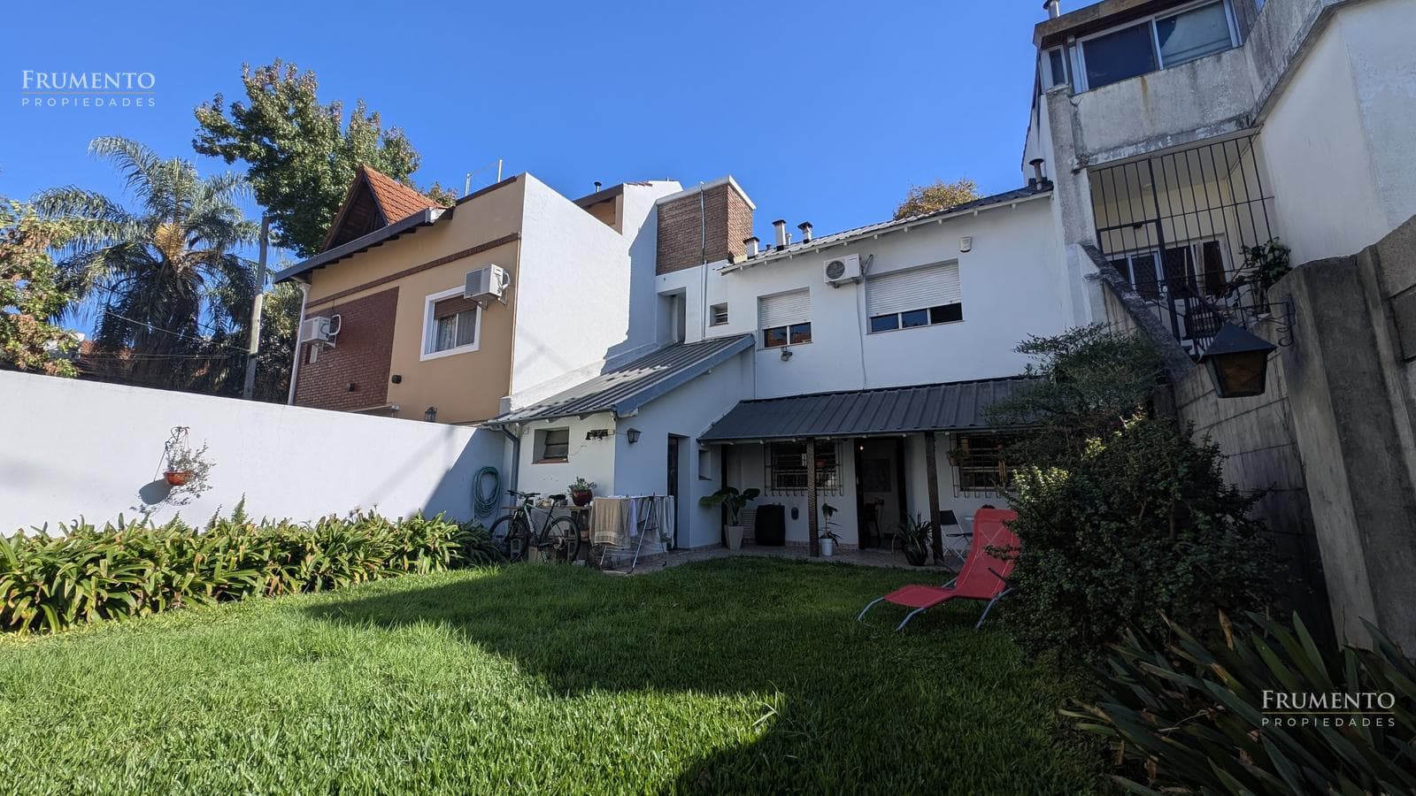 5-Room House with Garden and Pool in Florida, Just a Few Meters from Maipu Avenue