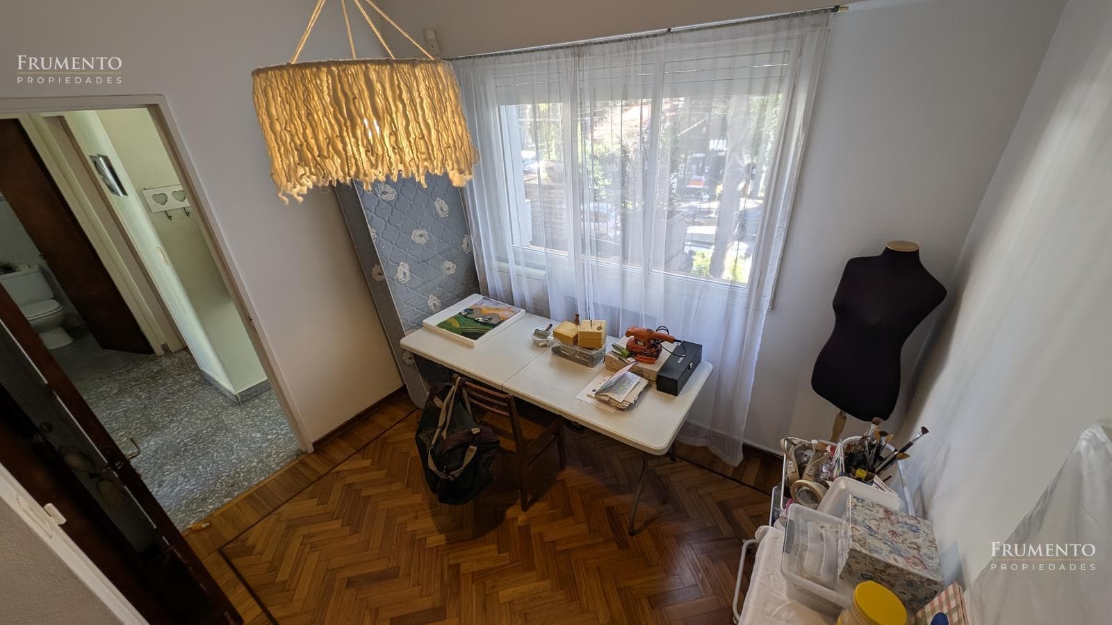 5-Room House with Garden and Pool in Florida, Just a Few Meters from Maipu Avenue