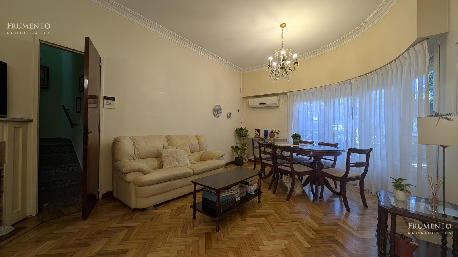 5-Room House with Garden and Pool in Florida, Just a Few Meters from Maipu Avenue