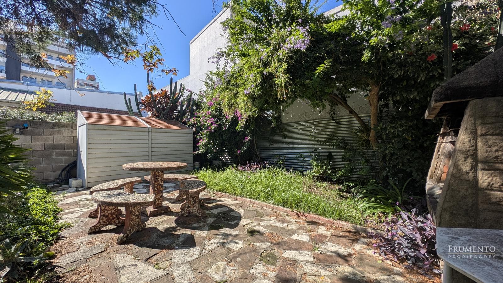 5-Room House with Garden and Pool in Florida, Just a Few Meters from Maipu Avenue
