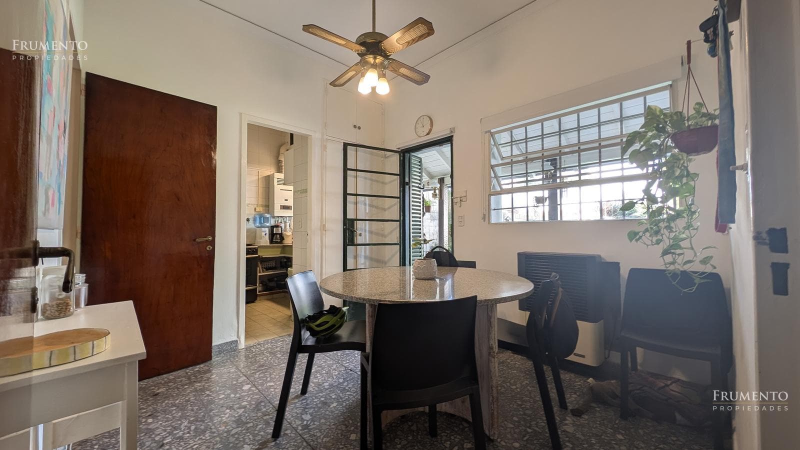 5-Room House with Garden and Pool in Florida, Just a Few Meters from Maipu Avenue