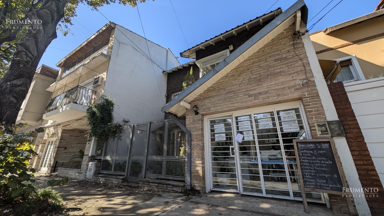 5-Room House with Garden and Pool in Florida, Just a Few Meters from Maipu Avenue