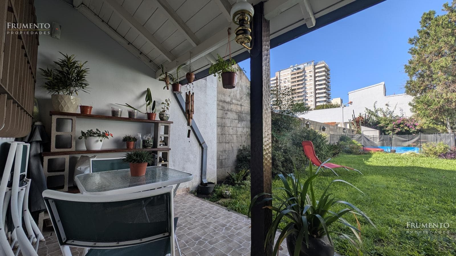 5-Room House with Garden and Pool in Florida, Just a Few Meters from Maipu Avenue